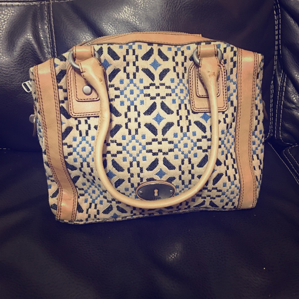 Gently used Fossil bag!